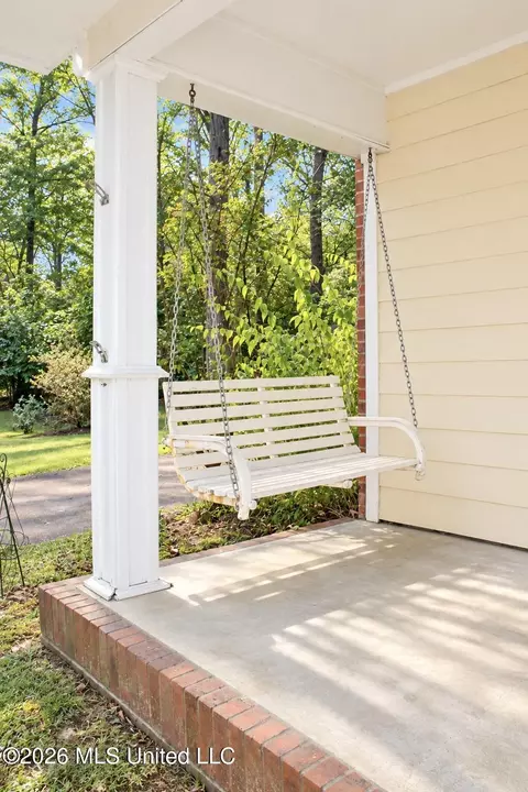 Exterior - 304 Pebblecreek Rd, Grenada, MS 38901 photo 5 of 12