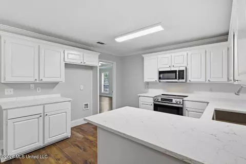 Kitchen - 102 Harvest Cv, Madison, MS 39110 photo 2 of 2