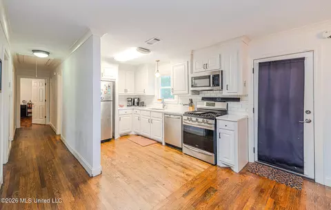 Entry Way - 1611 Kent Ave, Jackson, MS 39211 photo 1 of 1