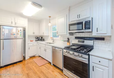 Kitchen - 1611 Kent Ave, Jackson, MS 39211 photo 1 of 1