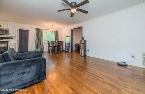 Living - 1611 Kent Ave, Jackson, MS 39211 photo 2 of 3