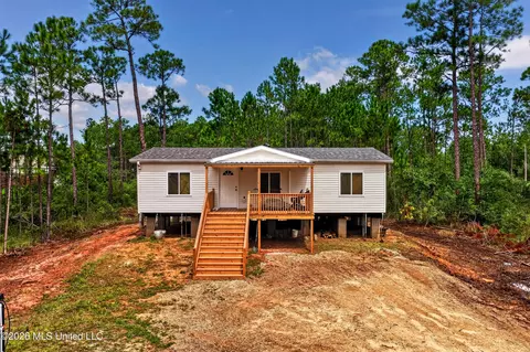 5053 W Swallow Ln, Bay Saint Louis, MS 39520