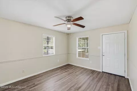 Living - 301 Maple St, Florence, MS 39073 photo 2 of 4