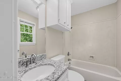 Bath - 253 Heritage Dr, Madison, MS 39110 photo 4 of 4