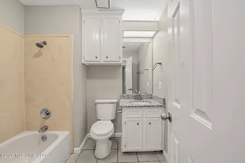 Bath - 253 Heritage Dr, Madison, MS 39110 photo 3 of 4