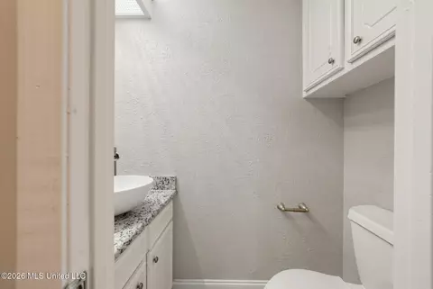 Bath - 253 Heritage Dr, Madison, MS 39110 photo 1 of 4