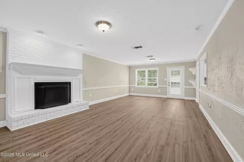 Living - 253 Heritage Dr, Madison, MS 39110 photo 1 of 3