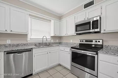 Kitchen - 253 Heritage Dr, Madison, MS 39110 photo 3 of 3