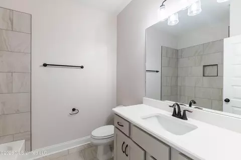 Bath - 2122 Legacy Ln, Hernando, MS 38632 photo 3 of 3