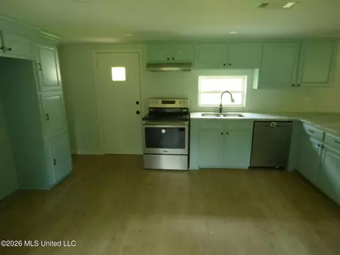 Kitchen - 1163 Enterprise Rd, Summit, MS 39666 photo 2 of 2