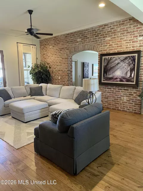 Living - 153 Grayhawk Dr, Madison, MS 39110 photo 3 of 3