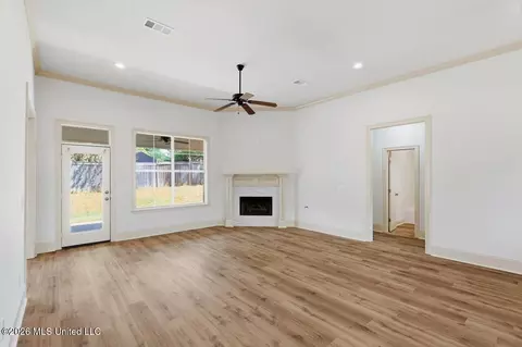 Living - 130 Savoy Park, Madison, MS 39110 photo 2 of 4
