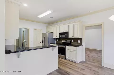 Kitchen - 130 Savoy Park, Madison, MS 39110 photo 2 of 3