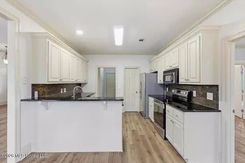 Kitchen - 130 Savoy Park, Madison, MS 39110 photo 1 of 3