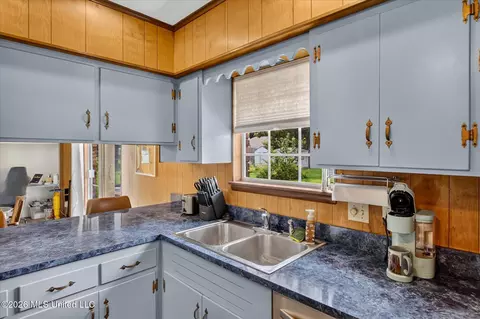 Kitchen - 205 Saint Augustine Dr, Long Beach, MS 39560 photo 5 of 7