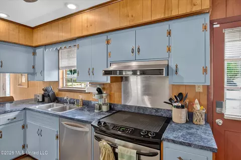 Kitchen - 205 Saint Augustine Dr, Long Beach, MS 39560 photo 3 of 7