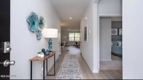 Entry Way - 89 Pine St, Byhalia, MS 38611 photo 1 of 4