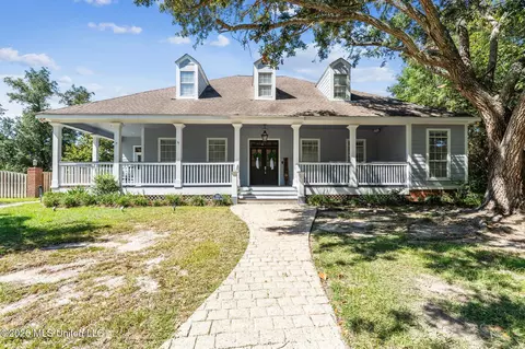 3529 Montgomery Ln, Pascagoula, MS 39567