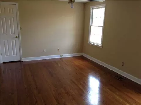Living - 5744 Orchardview Dr, Jackson, MS 39211 photo 5 of 5