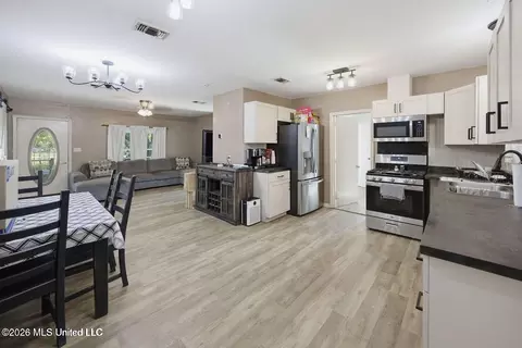 Entry Way - 20222 Daugherty Rd, Long Beach, MS 39560 photo 1 of 2