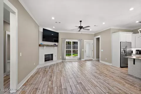 Living - 164 Sweetbriar Cir, Canton, MS 39046 photo 1 of 1