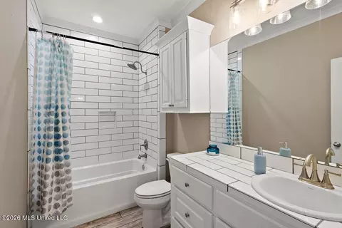 Bath - 164 Sweetbriar Cir, Canton, MS 39046 photo 2 of 2
