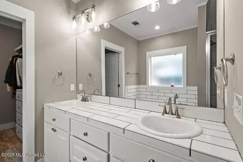 Bath - 164 Sweetbriar Cir, Canton, MS 39046 photo 1 of 2