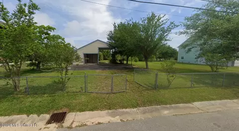 124 Saint Joseph St, Waveland, MS 39576