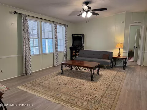 Living - 191 Bob White Ln, Pope, MS 38658 photo 3 of 3