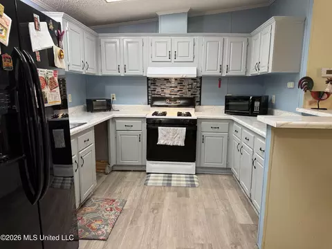 Kitchen - 191 Bob White Ln, Pope, MS 38658 photo 2 of 3