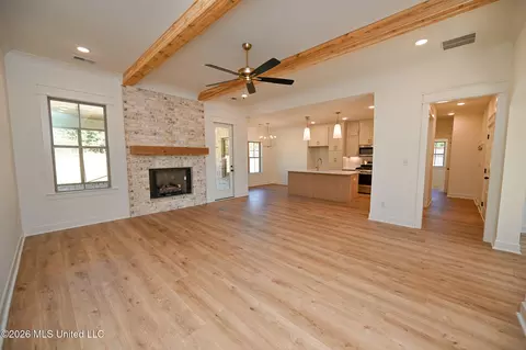 Living - 14160 Hidden Loop, Byhalia, MS 38611 photo 2 of 3