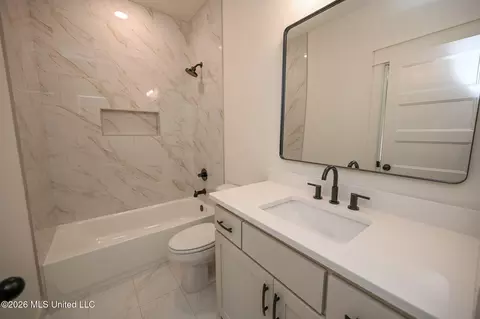 Bath - 14160 Hidden Loop, Byhalia, MS 38611 photo 3 of 6