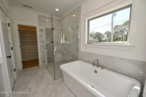 Bath - 14160 Hidden Loop, Byhalia, MS 38611 photo 1 of 6