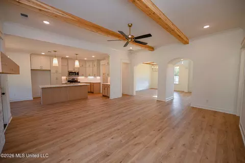 Living - 14160 Hidden Loop, Byhalia, MS 38611 photo 3 of 3