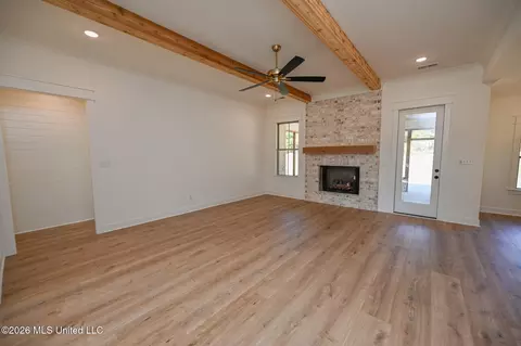 Living - 14160 Hidden Loop, Byhalia, MS 38611 photo 1 of 3