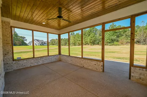 Exterior - 14160 Hidden Loop, Byhalia, MS 38611 photo 2 of 8
