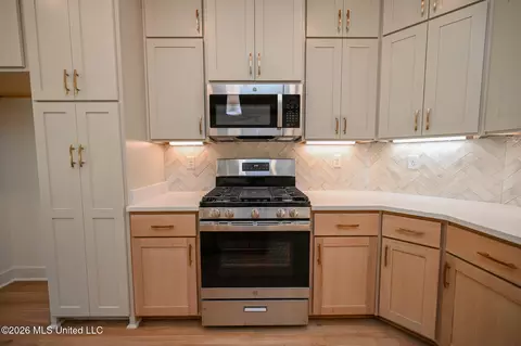 Kitchen - 14160 Hidden Loop, Byhalia, MS 38611 photo 2 of 3