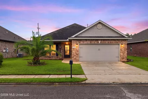 212 Sandy Dr, Ocean Springs, MS 39564