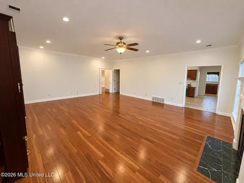 Living - 8885 Cedar Crest Ln, Olive Branch, MS 38654 photo 3 of 5