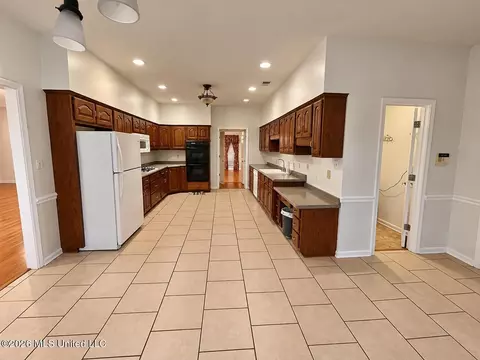 Kitchen - 8885 Cedar Crest Ln, Olive Branch, MS 38654 photo 2 of 2