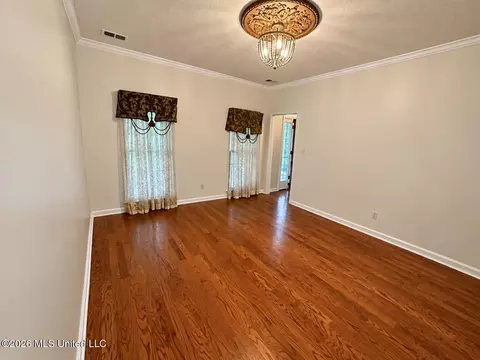 Living - 8885 Cedar Crest Ln, Olive Branch, MS 38654 photo 4 of 5