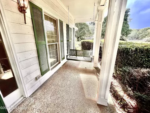 Exterior - 8885 Cedar Crest Ln, Olive Branch, MS 38654 photo 3 of 9