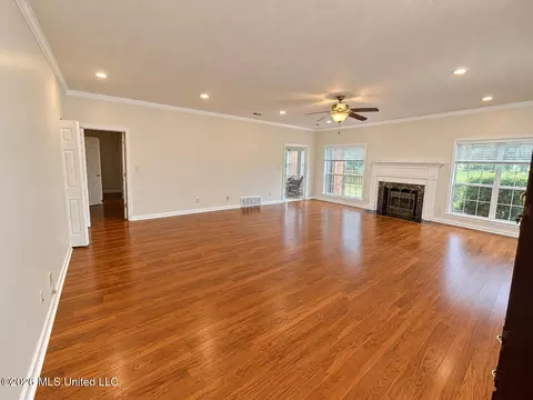 Living - 8885 Cedar Crest Ln, Olive Branch, MS 38654 photo 2 of 5