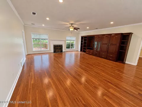 Living - 8885 Cedar Crest Ln, Olive Branch, MS 38654 photo 1 of 5