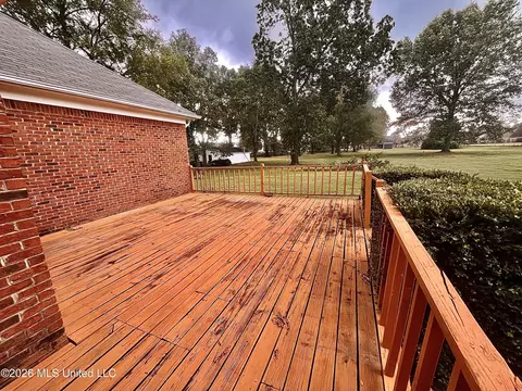 Exterior - 8885 Cedar Crest Ln, Olive Branch, MS 38654 photo 4 of 9