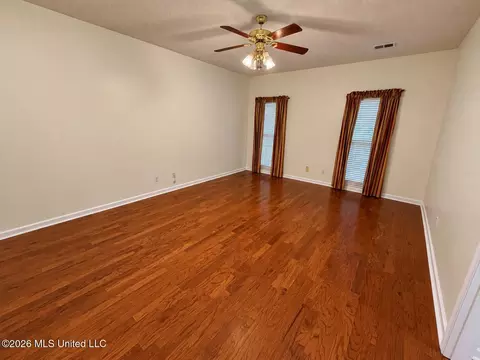 Living - 8885 Cedar Crest Ln, Olive Branch, MS 38654 photo 5 of 5