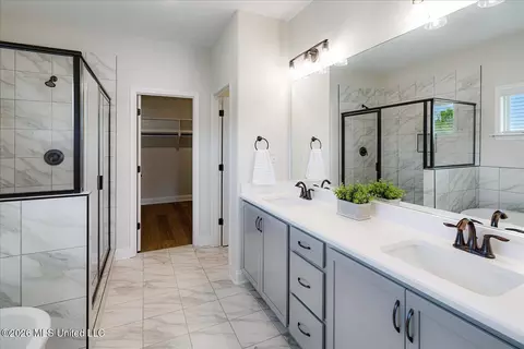Bath - 2294 Scott Mdws Ln, Hernando, MS 38632 photo 1 of 5