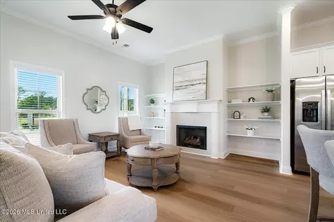 Living - 2294 Scott Mdws Ln, Hernando, MS 38632 photo 2 of 3