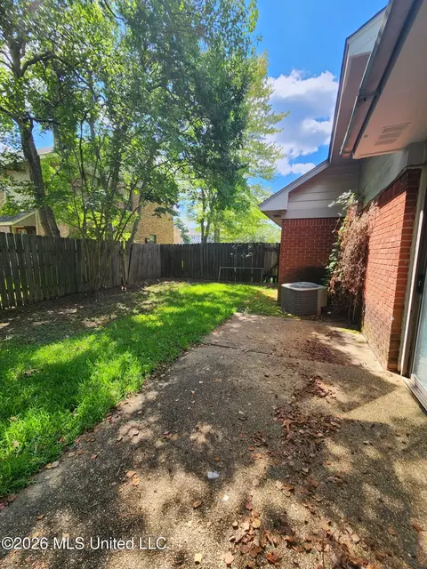 9 River Oaks Pl # A, Jackson, MS 39211 photo 7