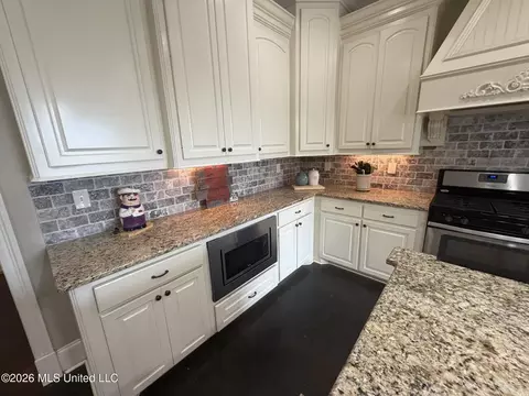 Kitchen - 405 Copper Ridge Dr, Florence, MS 39073 photo 2 of 7